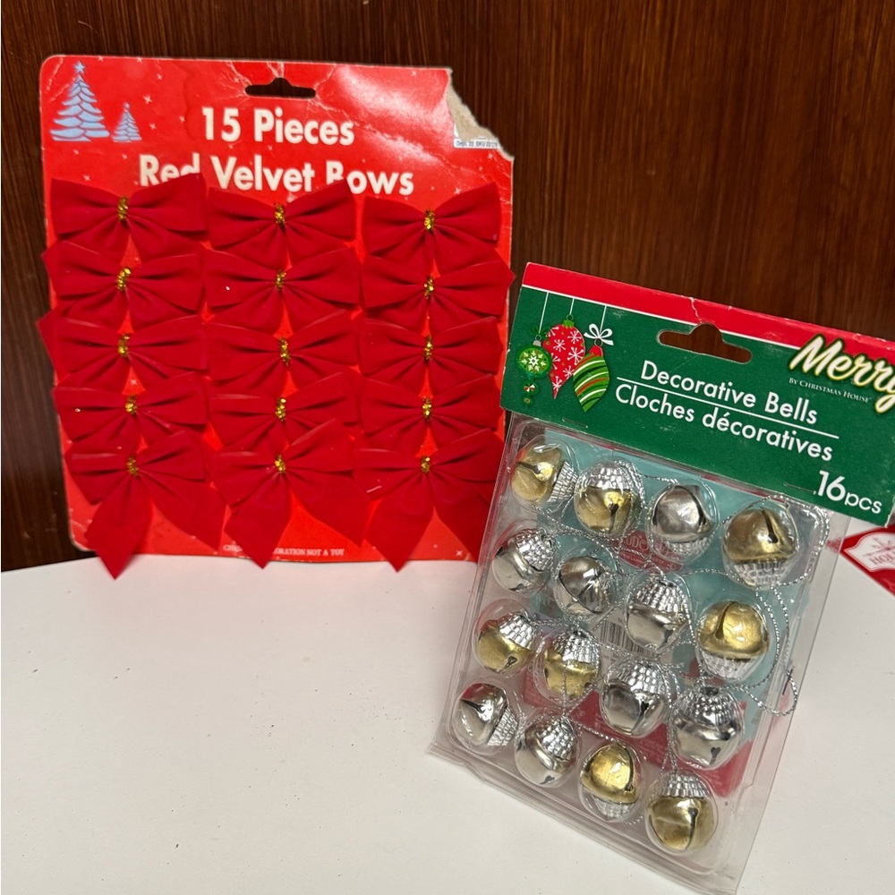 Red Velvet Bows and Decorative jingle Bells Set